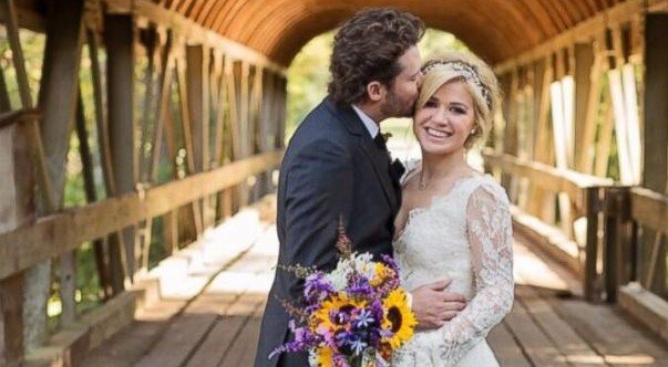 kelly clarkson wedding details